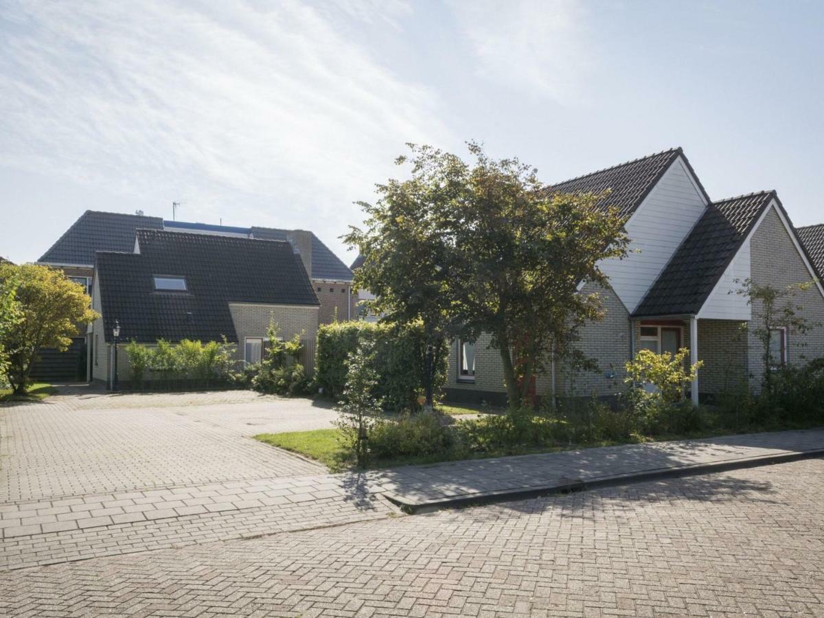 Spacious Bungalow In The Cosy Village De Cocksdorp  Exteriör bild
